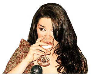 Наталия в напитках знает толк...